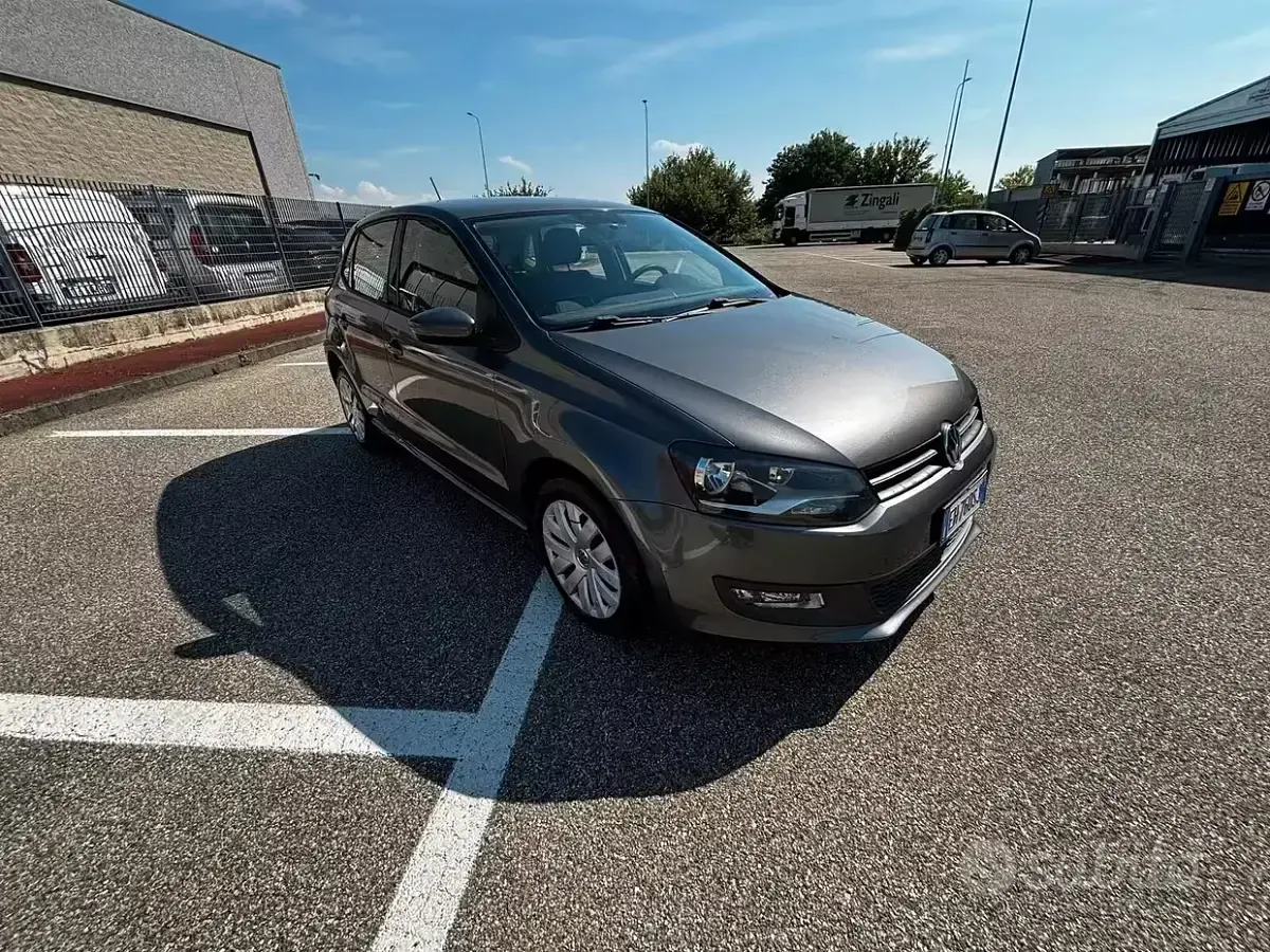 Usata VW Polo Comfortline 69 CV (50 kW) 2011 Grigio Utilitaria