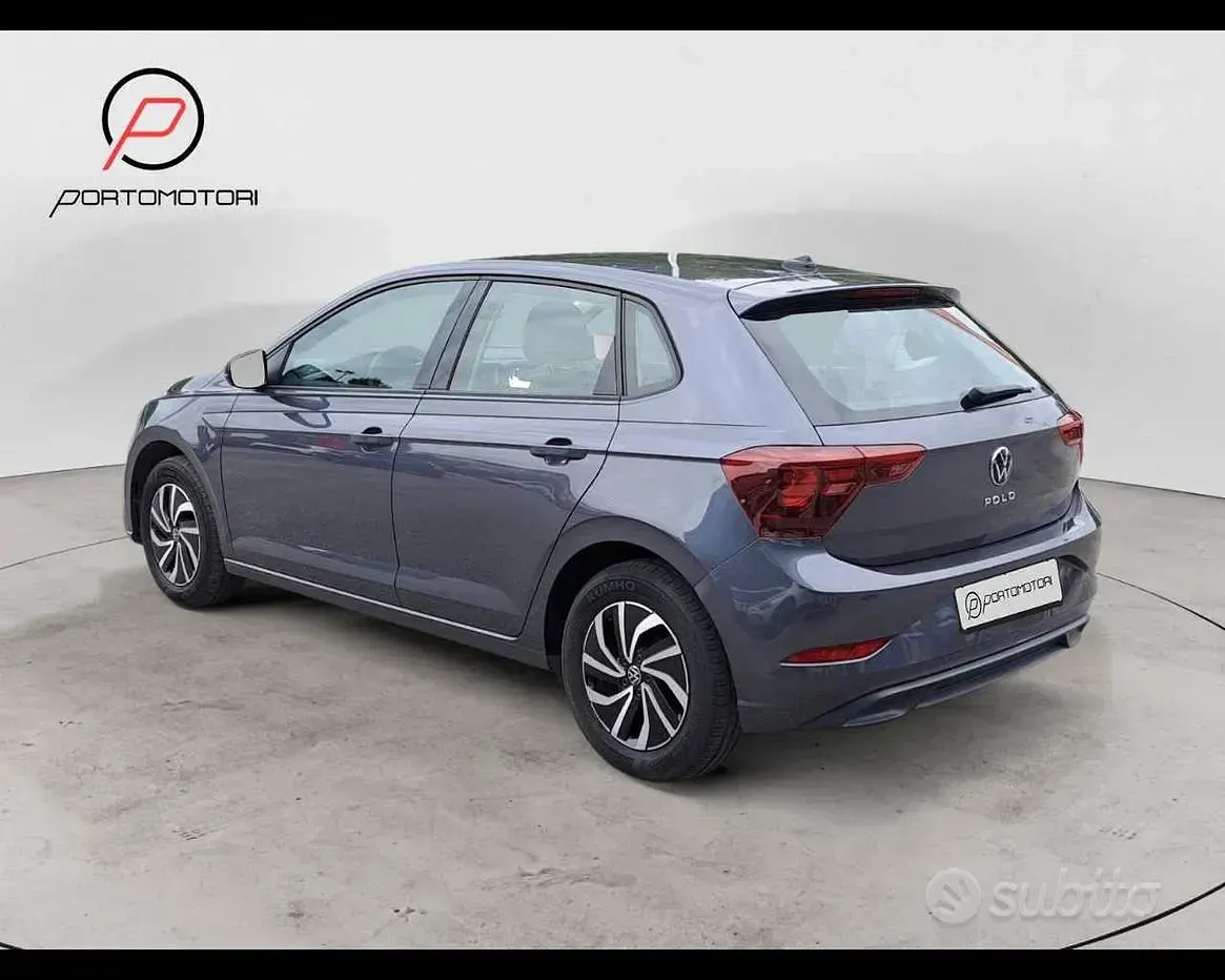 Usata VW Polo Life 95 CV (69 kW) 2023 Nero Utilitaria