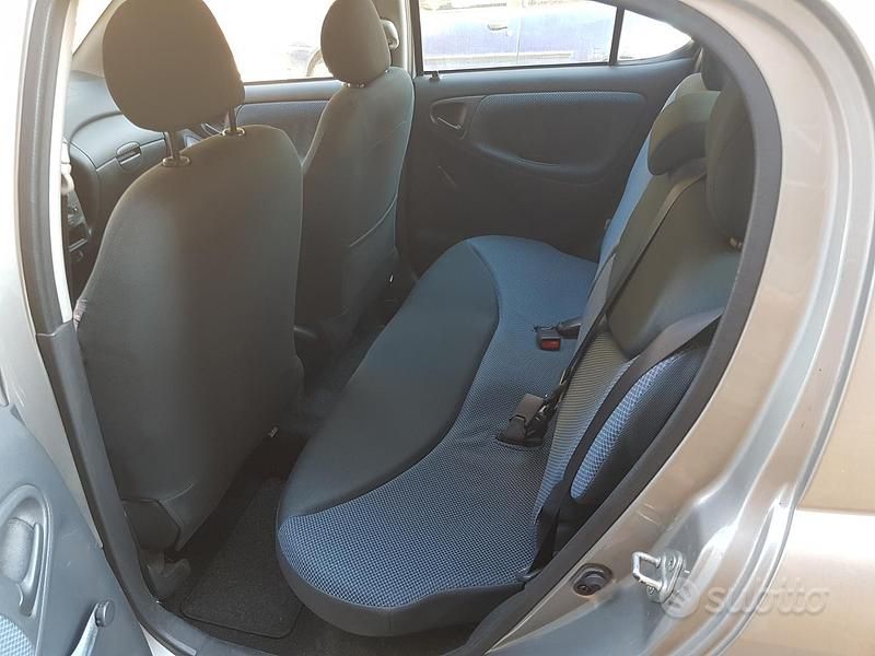 Usata Toyota Yaris Sol 2005 Grigio Berlina