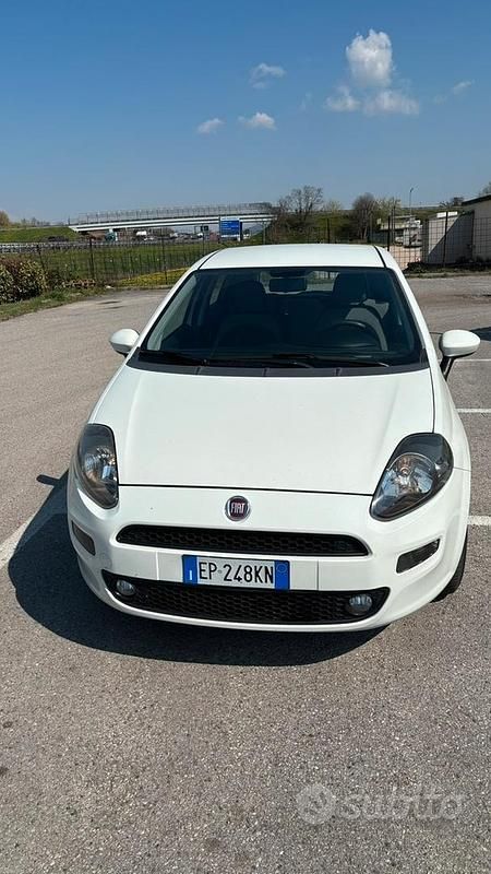 Usata Fiat Punto 77 CV (56 kW) 2012 Utilitaria