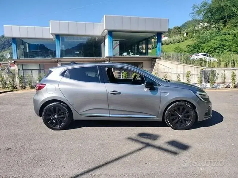 Usata Renault Clio V Techno 90 CV (66 kW) 2023 Grigio Berlina
