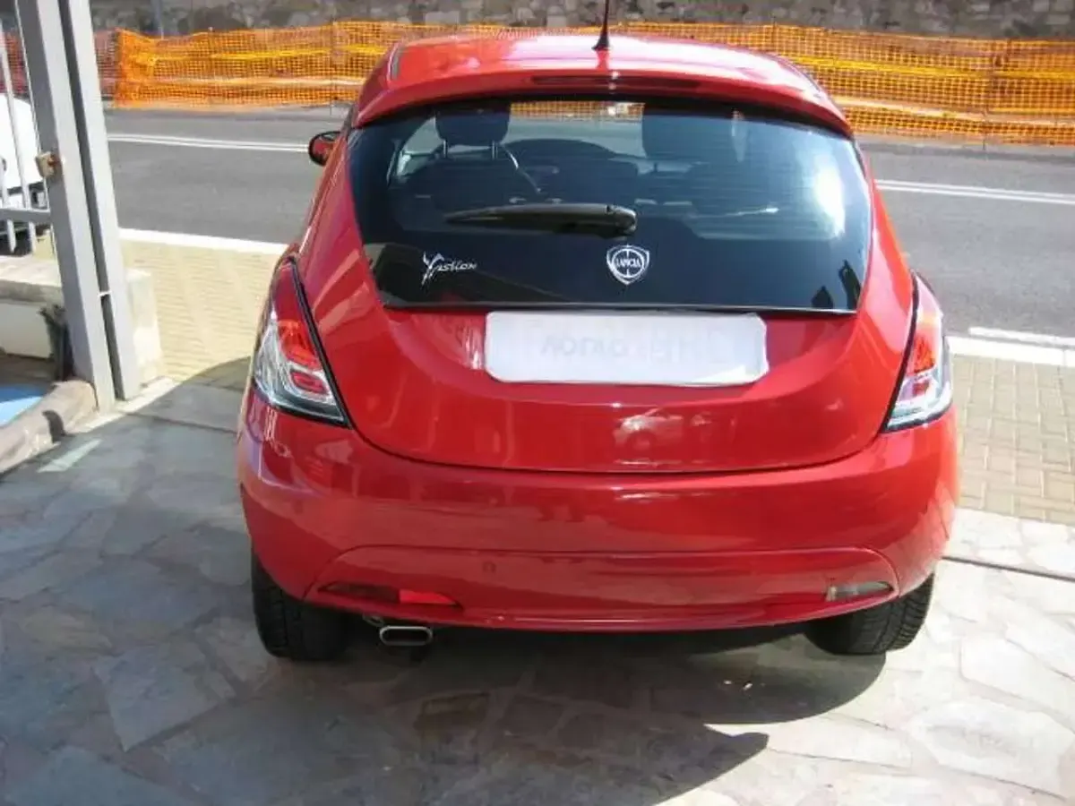 Usata Lancia Ypsilon Gold 95 CV (69 kW) 2017 Rosso argilla Utilitaria