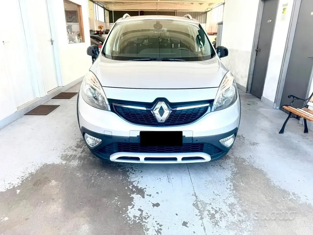 Usata Renault Scénic III XMOD 110 CV (80 kW) 2013 Grigio Monovolume