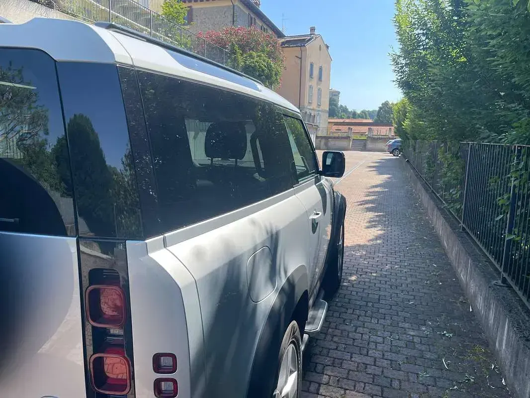 Usata Land Rover Defender 249 CV (183 kW) 2021 Argento SUV