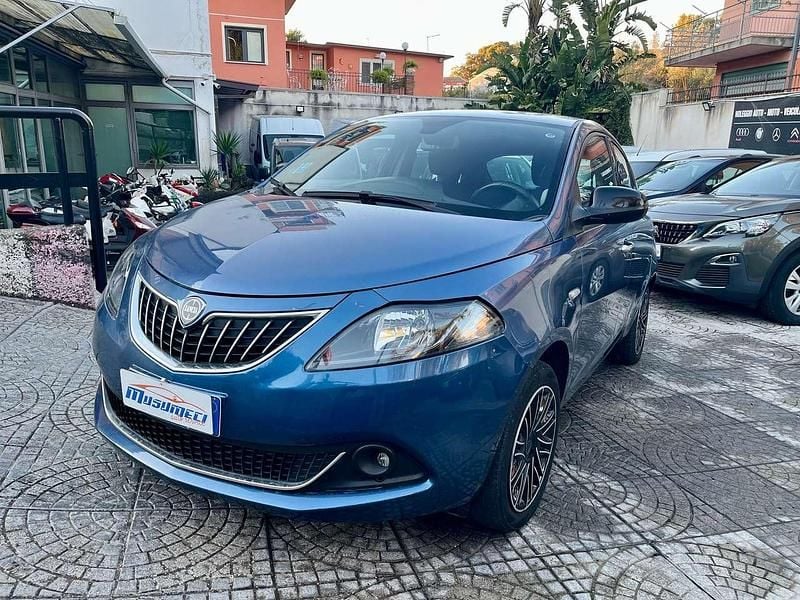 Blu/azzurro Usata 2022 Lancia Ypsilon Gold Utilitaria | 8490 € (Super prezzo) - Immagine 1/4