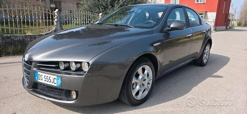 Usata Alfa Romeo 159 Distinctive 119 CV (87 kW) 2008 Grigio Berlina