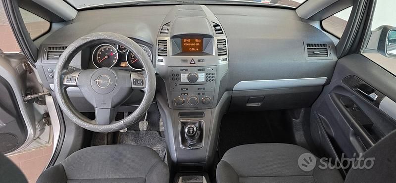 Usata Opel Zafira 140 CV (102 kW) 2007 Argento Monovolume