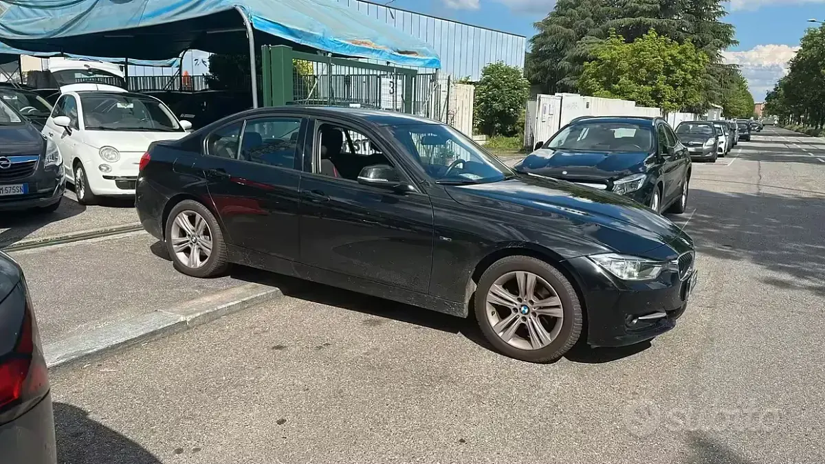 Usata BMW 318 Sport Line 143 CV (105 kW) 2012 Nero Berlina