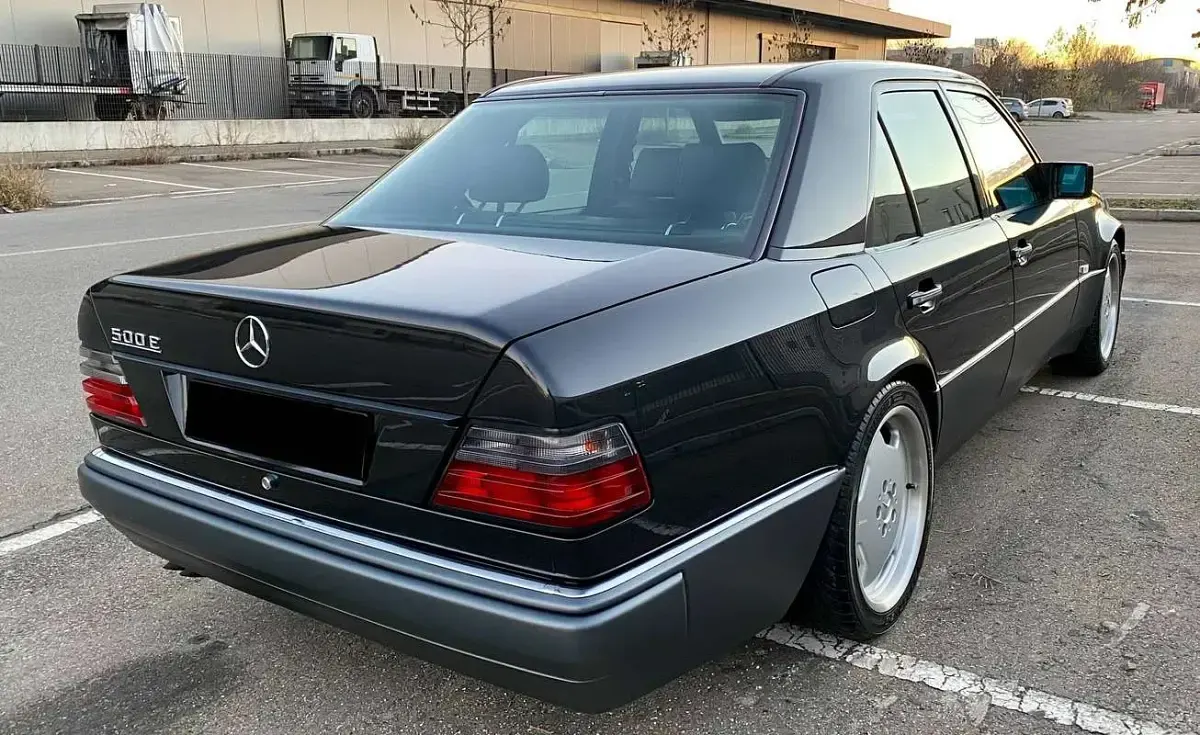 Usata Mercedes E500 326 CV (239 kW) 1993 Nero Berlina