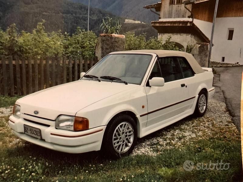 Usata Ford Escort Cabriolet 102 CV (75 kW) 1990 Bianco Cabrio