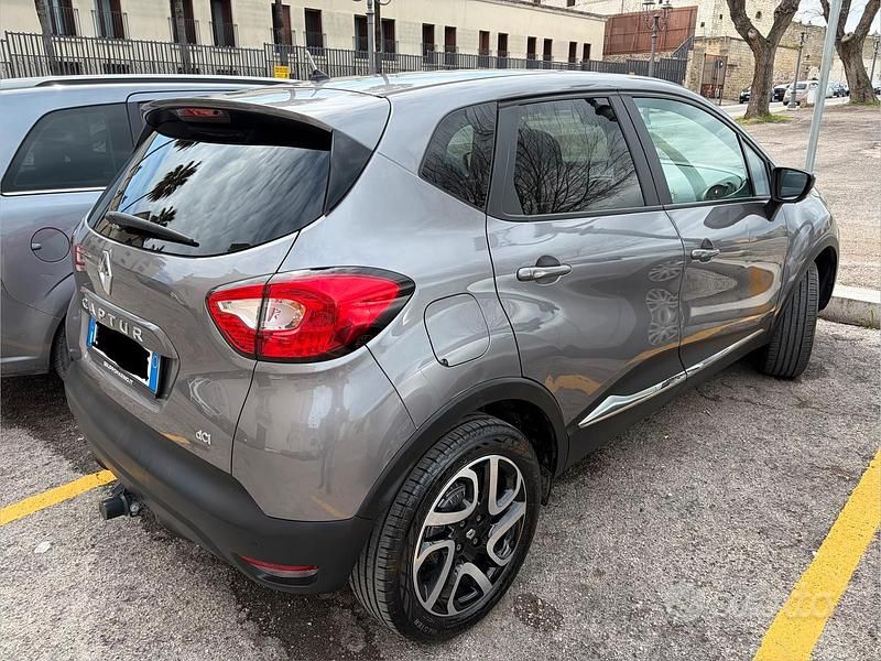Usata Renault Captur 90 CV (66 kW) 2016 Grigio SUV