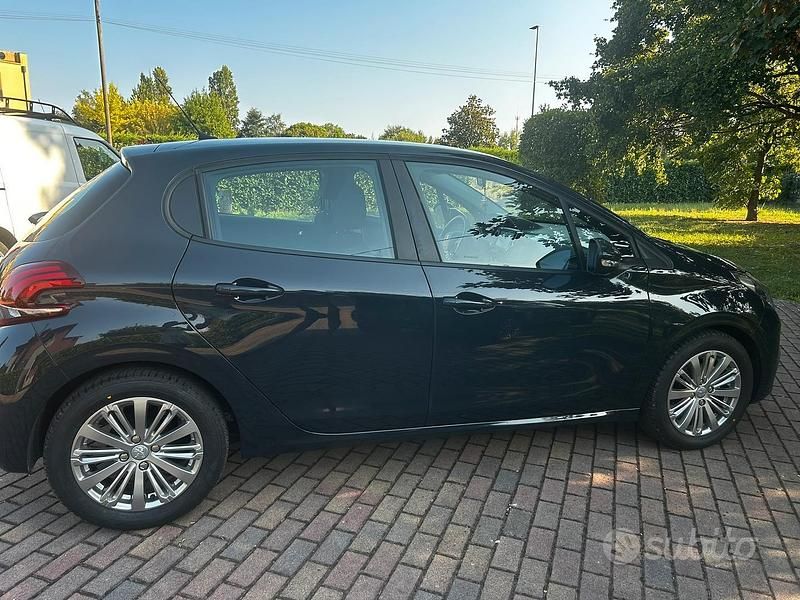 Usata Peugeot 208 Allure 102 CV (75 kW) 2019 Grigio Utilitaria