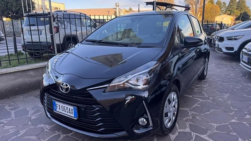 Usata Toyota Yaris Lounge 107 CV (78 kW) 2019 Nero Berlina