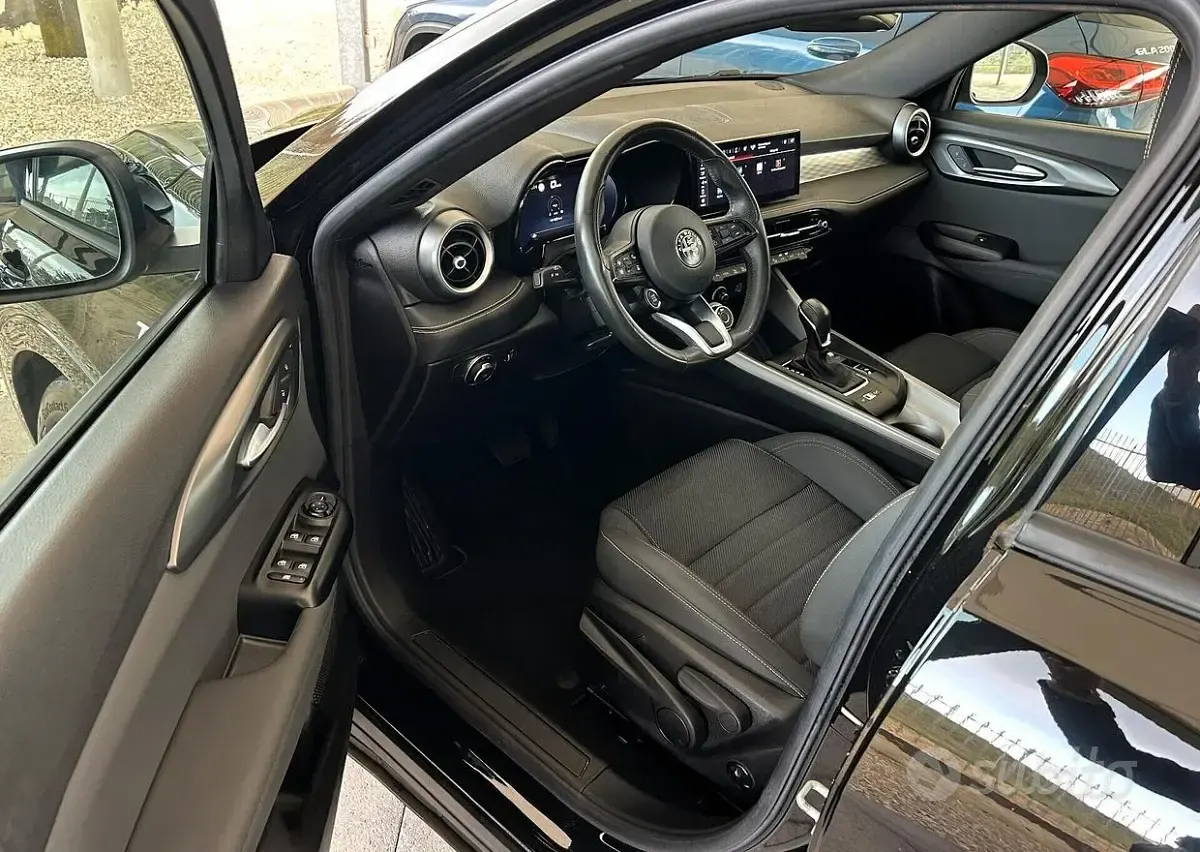 Begagnad Alfa Romeo Tonale Ti 131 HK (96 kW) 2023 Svart SUV