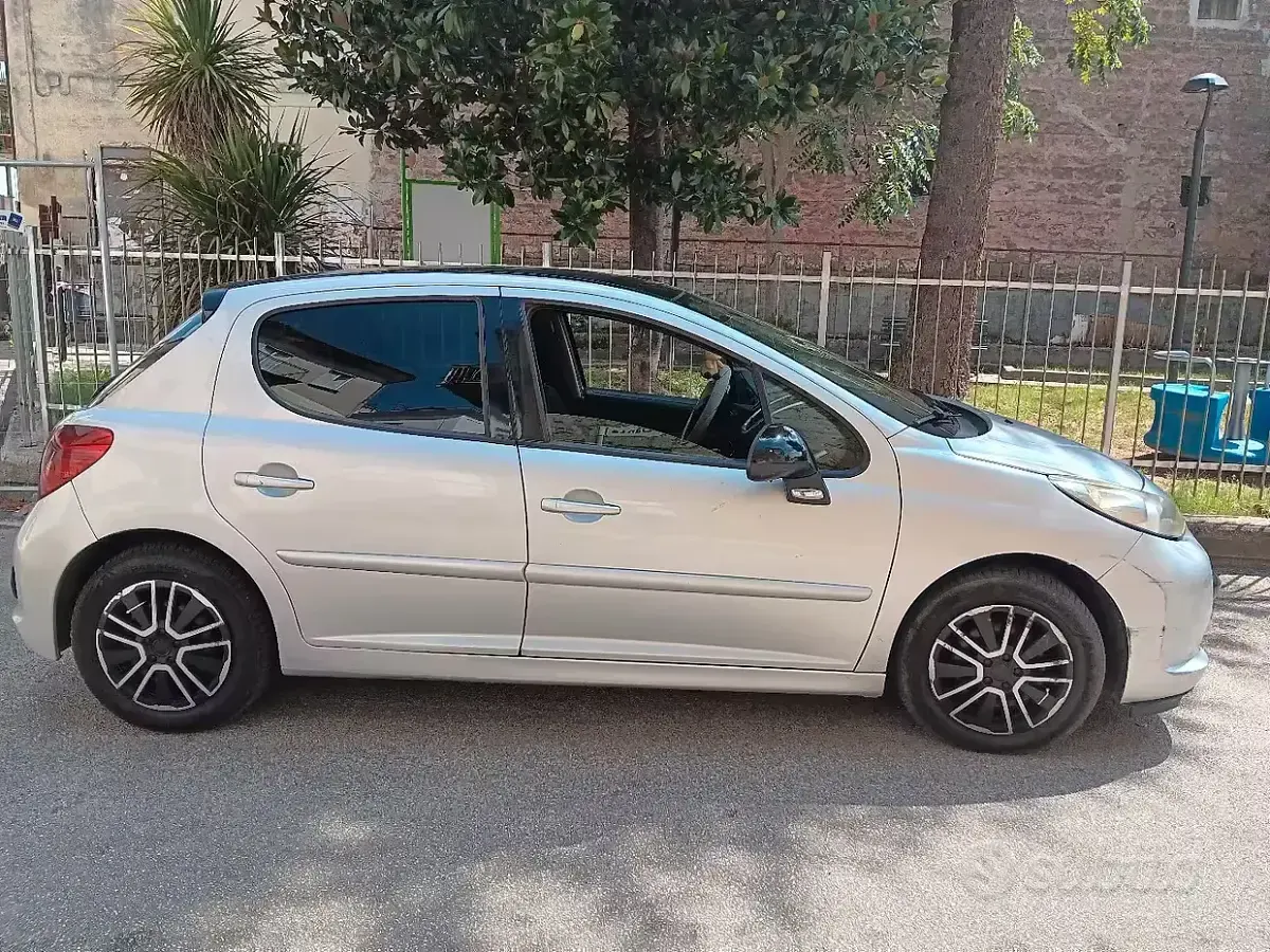 Usata Peugeot 207 68 CV (50 kW) 2007 Grigio Berlina
