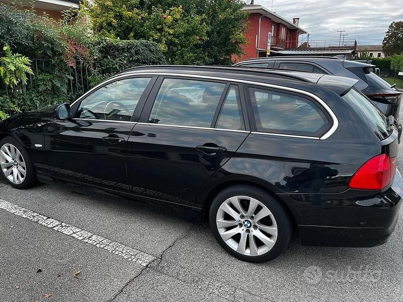 Usata BMW 320 184 CV (135 kW) 2011 Nero Station wagon