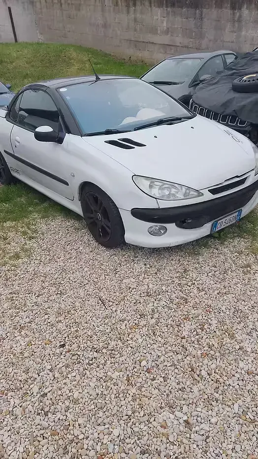 Usata Peugeot 206 109 CV (80 kW) 2003 Bianco Cabrio