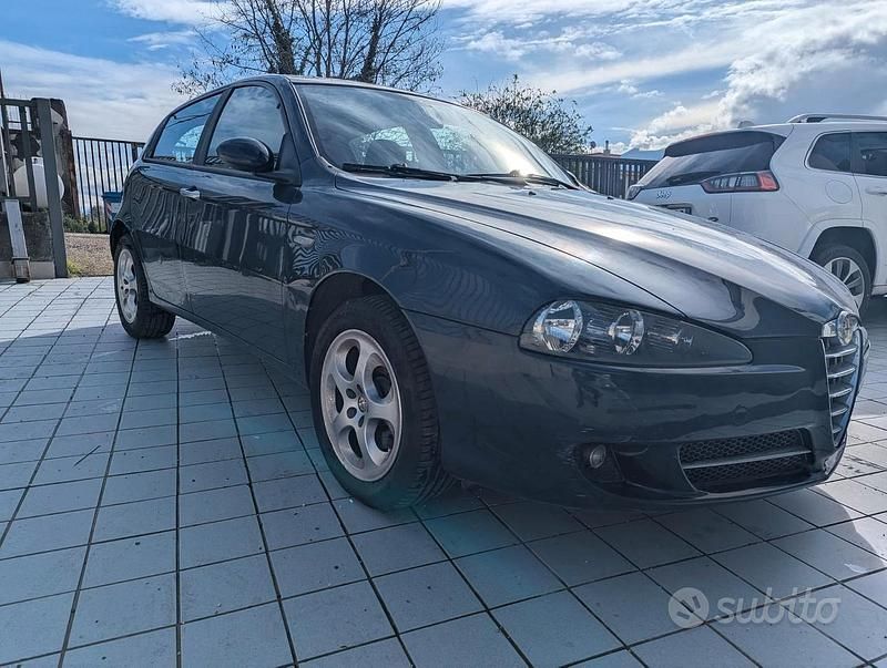 Usata Alfa Romeo 147 Progression 105 CV (77 kW) 2009 Blu Utilitaria