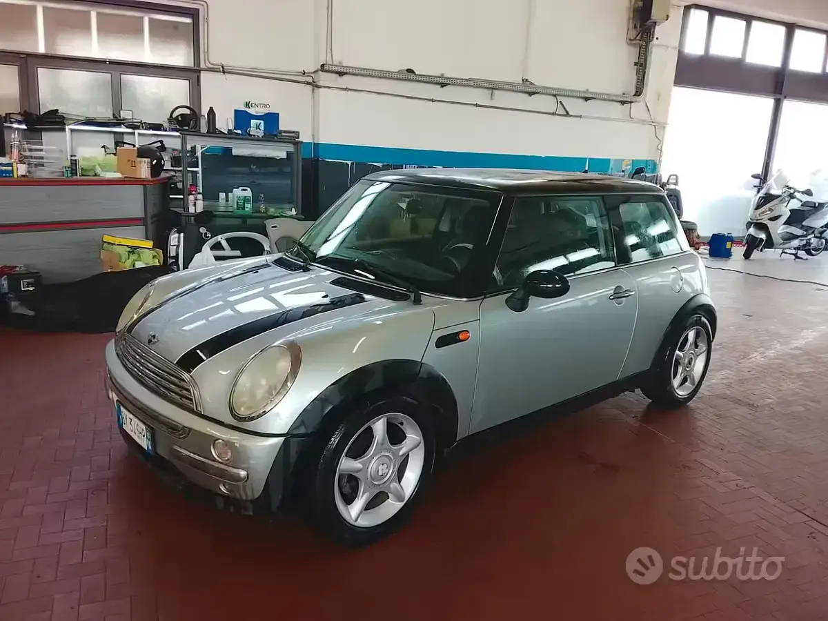 Usata Mini Cooper 116 CV (85 kW) 2002 Grigio Utilitaria
