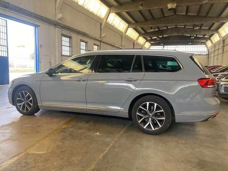 Usata VW Passat Executive 150 CV (110 kW) 2022 Grigio Station wagon