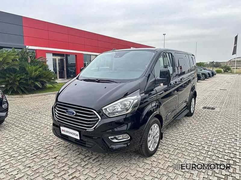 Begagnad Ford Tourneo Custom Titanium 131 HK (96 kW) 2022 Van