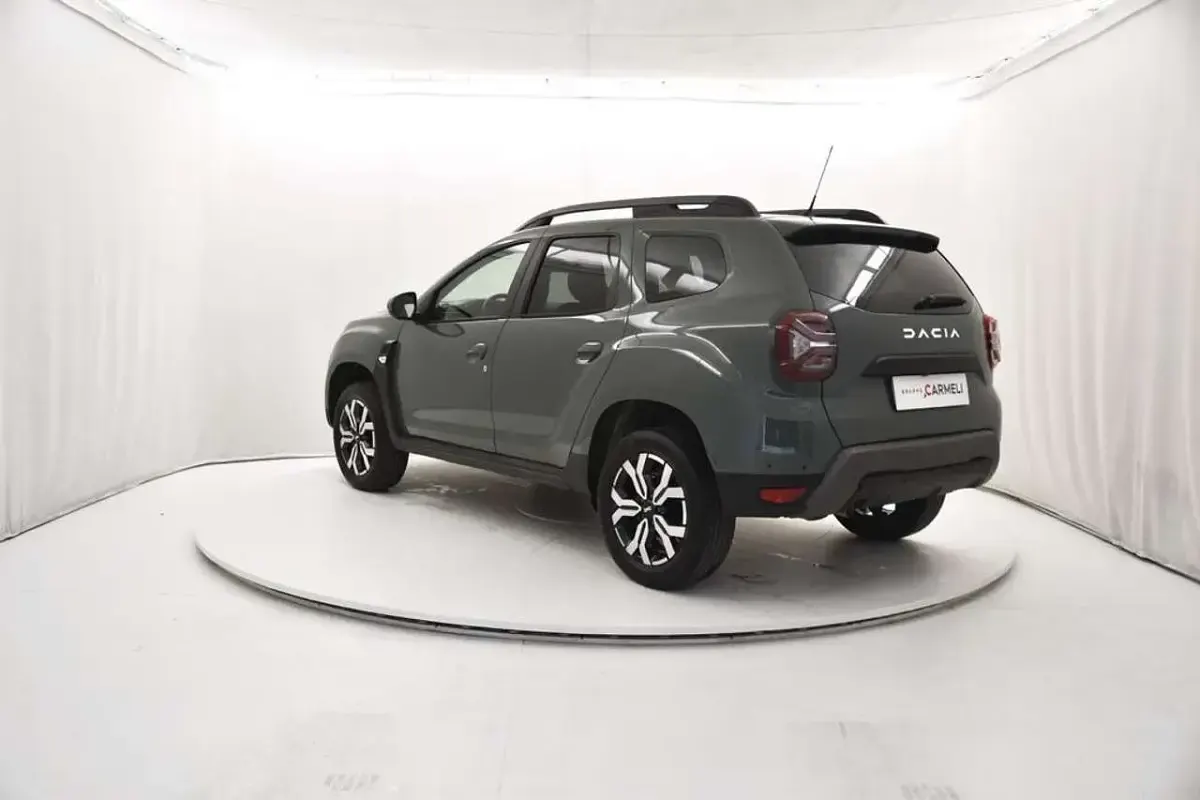 Usata Dacia Duster Journey 101 CV (74 kW) 2023 Grigio road SUV