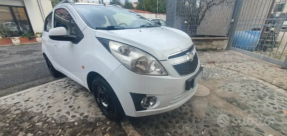 Begagnad Chevrolet Spark 68 HK (50 kW) 2010 Vit Halvkombi