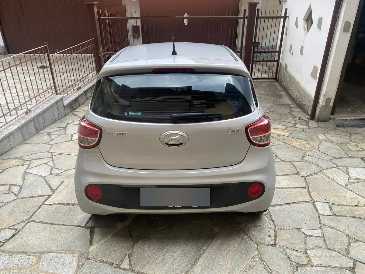 Usata Hyundai i10 66 CV (48 kW) 2018 Grigio Utilitaria