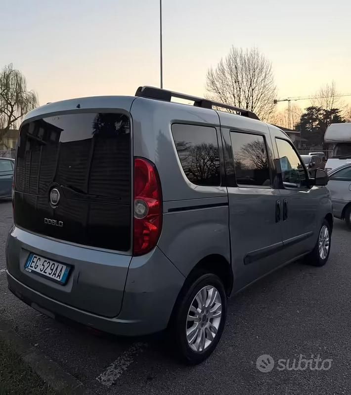 Usata Fiat Doblò 105 CV (77 kW) 2010 Grigio Monovolume