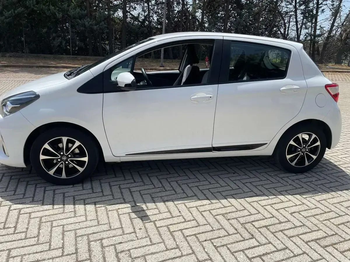 Usata Toyota Yaris Active 72 CV (52 kW) 2020 Bianco Berlina