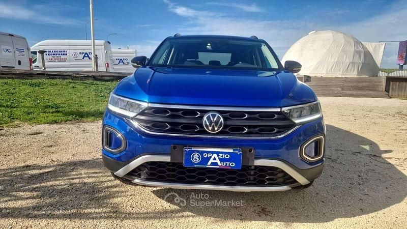 Usata VW T-Roc Style 116 CV (85 kW) 2024 Blu mare SUV