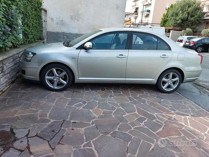 Usata Toyota Avensis 177 CV (130 kW) 2008 Grigio Berlina