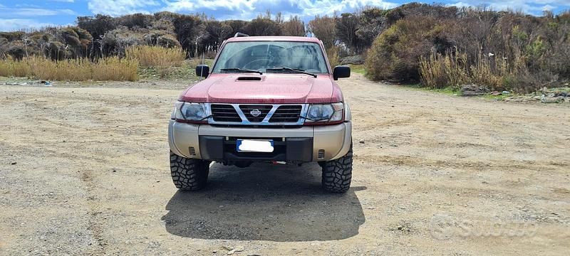 Usata Nissan Patrol 129 CV (94 kW) 2000 Rosso SUV