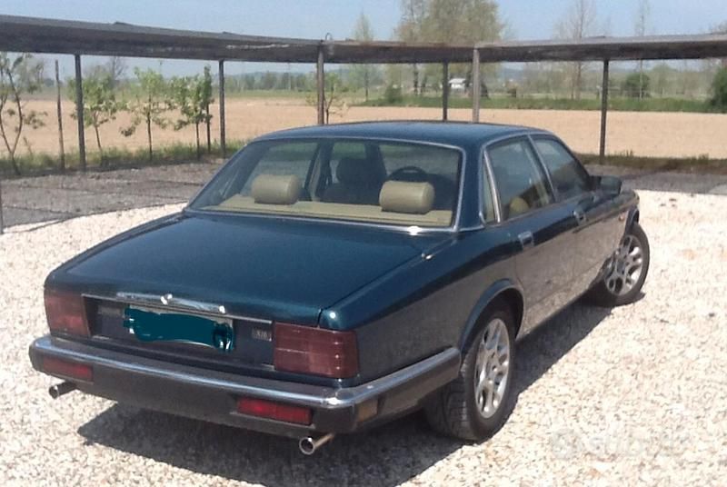 Usata Jaguar XJ6 160 CV (117 kW) 1993 Verde Berlina