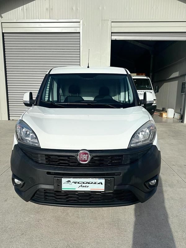 Käytetty Fiat Doblò Pop 95 HP (69 kW) 2016 Valkoinen Tila-auto