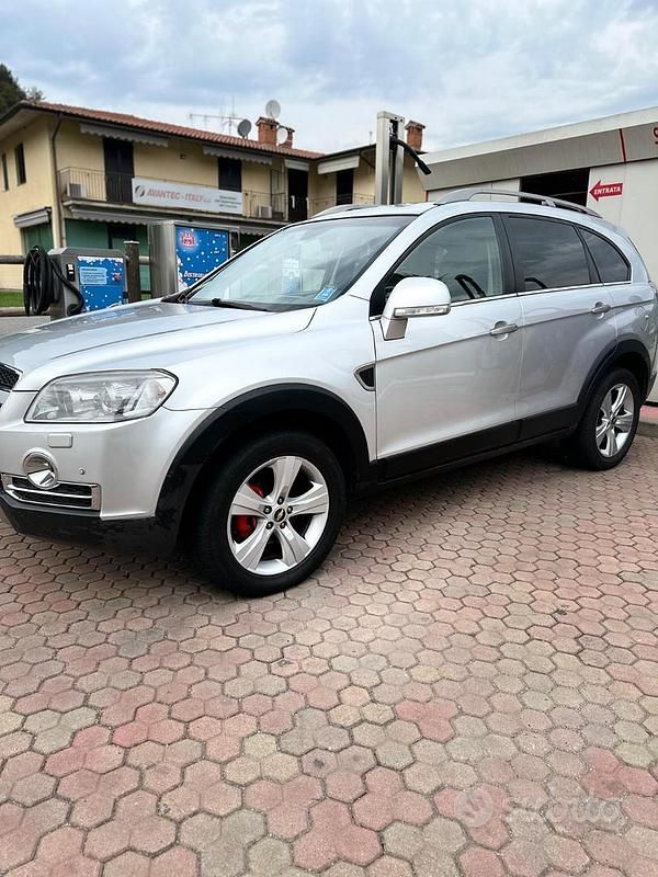 Usata Chevrolet Captiva 150 CV (110 kW) 2010 Grigio SUV