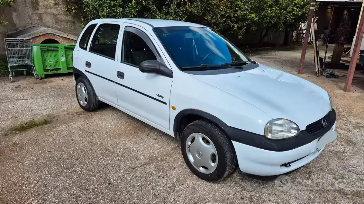 Usata Opel Corsa Swing 50 CV (36 kW) 1994 Bianco Utilitaria