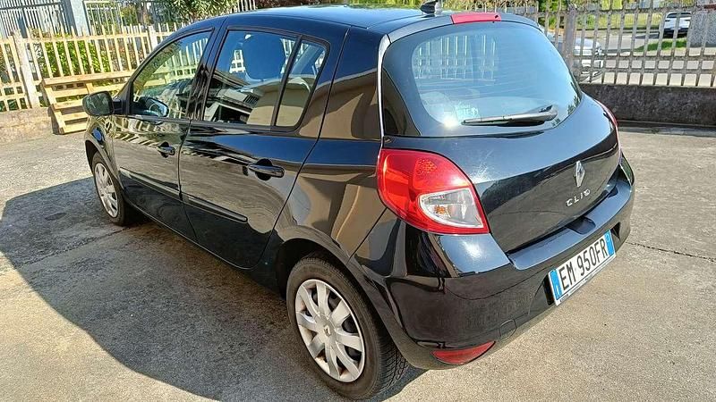 Usata Renault Clio III Dynamique 75 CV (55 kW) 2012 Nero Berlina