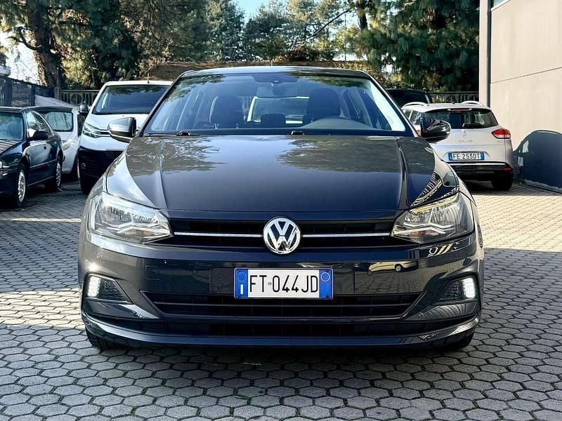 Grigio Usata 2018 VW Polo Comfortline Tre volumi | 8300 € (Super prezzo) - Immagine 1/4
