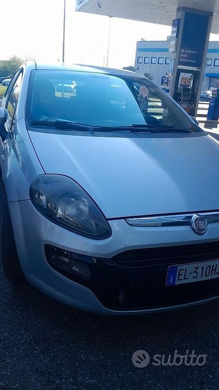 Usata Fiat Grande Punto 65 CV (47 kW) 2011 Grigio Utilitaria