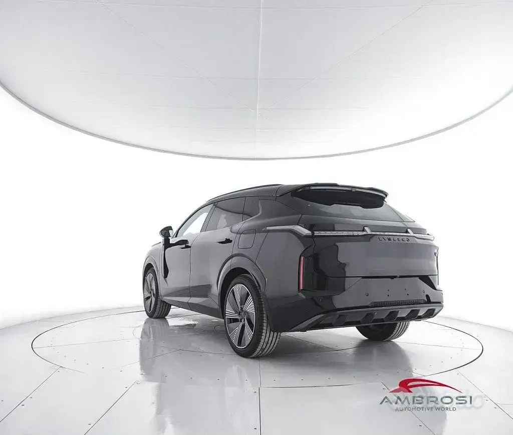 Nuova Lynk & Co 08 211 CV (155 kW) 2026 Back SUV