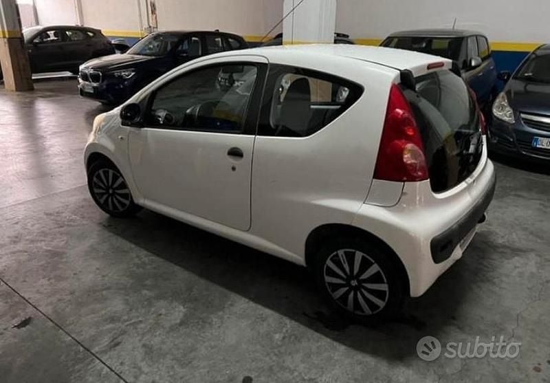Usata Peugeot 107 68 CV (50 kW) 2007 Bianco Utilitaria