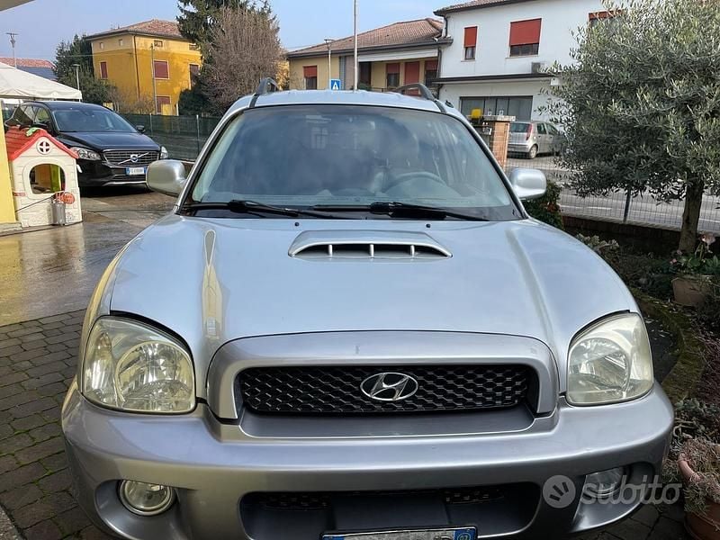 Usata Hyundai Santa Fe 112 CV (82 kW) 2002 Grigio SUV