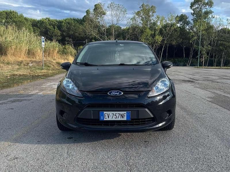 Usata Ford Fiesta 69 CV (50 kW) 2012 Nero Utilitaria