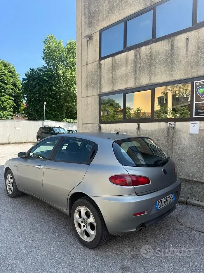 Occasion Alfa Romeo 147 Exclusive 120 ch (88 kW) 2009 Gris Citadine