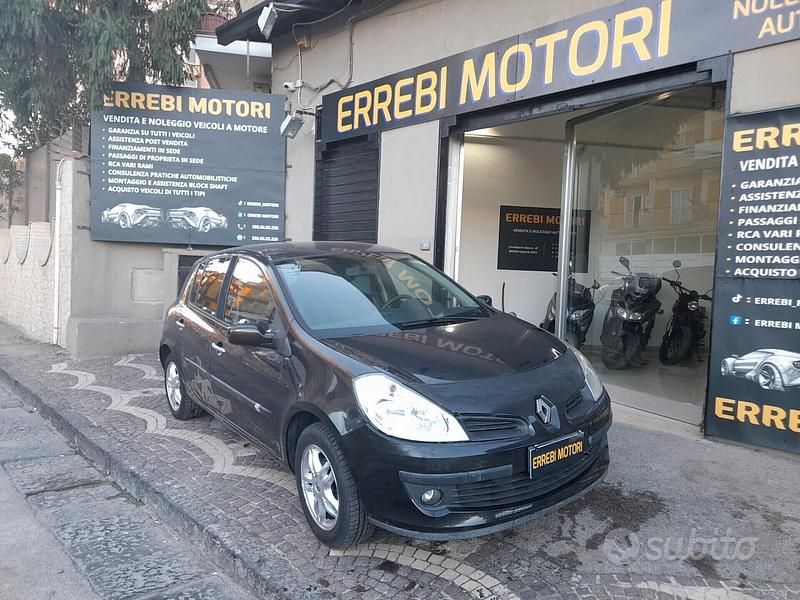 Usata Renault Clio II Dynamique 74 CV (54 kW) 2008 Nero Berlina