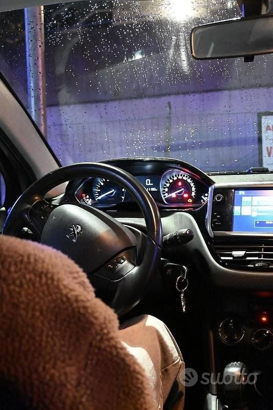 Usata Peugeot 208 82 CV (60 kW) 2018 Grigio Utilitaria