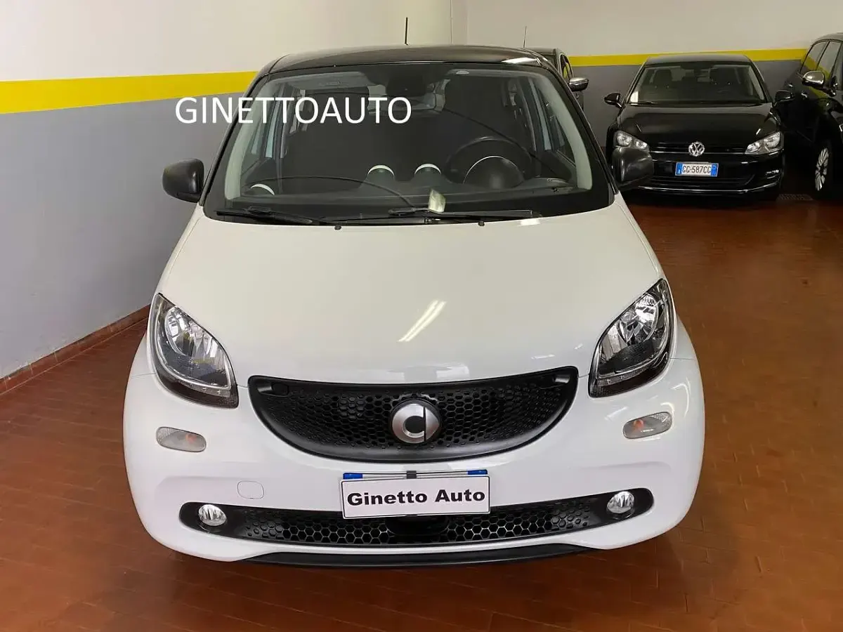Usata Smart ForFour 71 CV (52 kW) 2018 Bicolore bianco/nero Utilitaria