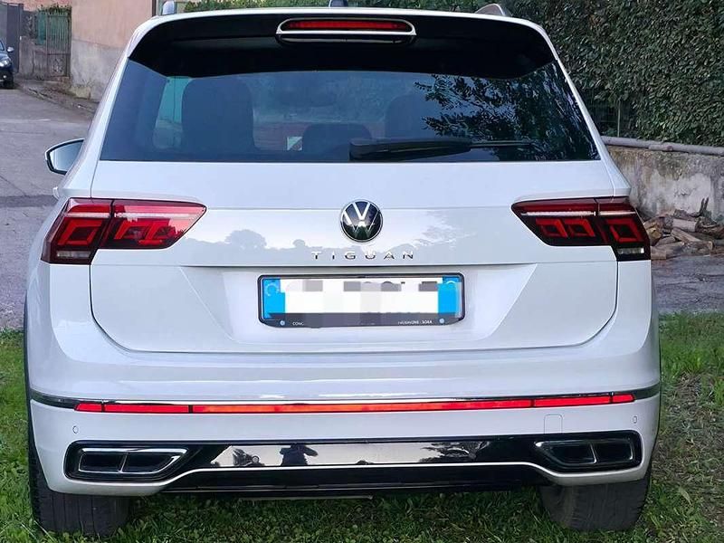Usata VW Tiguan R-line 150 CV (110 kW) 2021 Bianco SUV