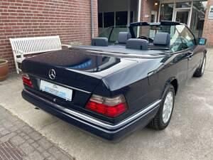 Usata Mercedes E200 136 CV (100 kW) 1996 Blu Cabrio